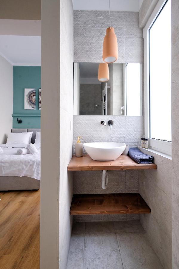 The Flirty Daire *